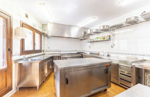 Villacastin House | Holiday Home 'Casa Alval' with Mountain View, Wi-Fi and Air Conditioning