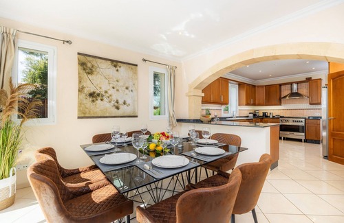 Sa Coma House | Holiday Home 'Casa Alegria' with Private Pool, Wi-Fi and Air Conditioning