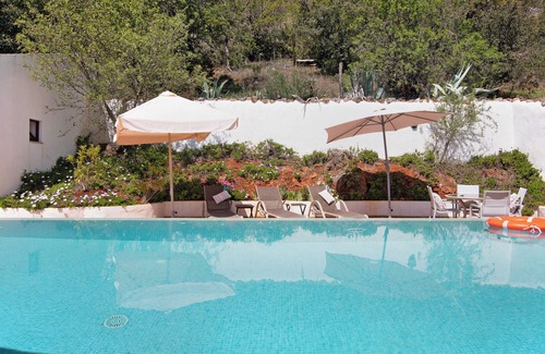 Loule House | Holiday Home "Casa da Tita - Apartamento Palheiro" with Mountain View, Pool, A/C & Wi-Fi