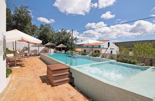 Loule House | Holiday Home "Casa da Tita - Apartamento Palheiro" with Mountain View, Pool, A/C & Wi-Fi