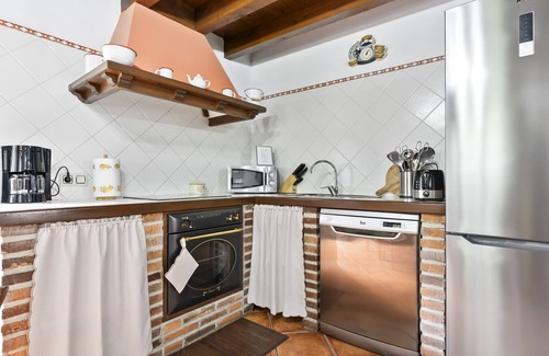 Puente Nuevo House | Holiday Home 'Casa De Aldea La Venta Los Probes' with Mountain View, Private Terrace and Wi-Fi