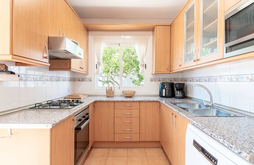 Badia Gran House | Holiday Home 'Casa de Tina' with Private Pool, Wi-Fi and Air Conditioning