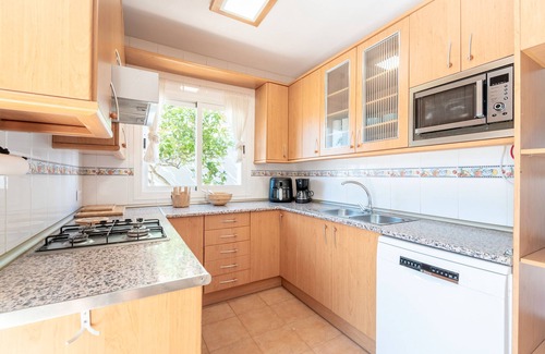 Badia Gran House | Holiday Home 'Casa de Tina' with Private Pool, Wi-Fi and Air Conditioning