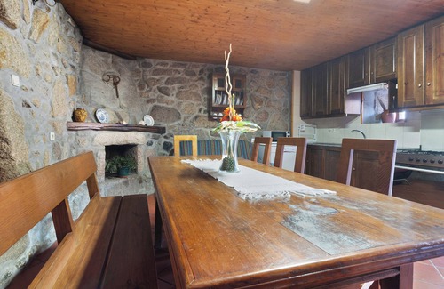 Rossas House | Holiday Home 'Casa Do Boticas' with Mountain View, Shared Pool and Wi-Fi