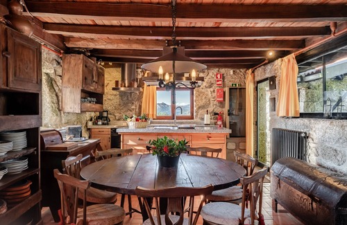 Canicada House | Holiday Home 'Casa Do Gêres' with Lake View, Private Pool and Wi-Fi