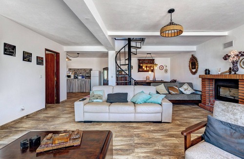 Riachos Villa | Holiday home 'Casa Girassol' with shared pool, private terrace, and Wi-Fi access