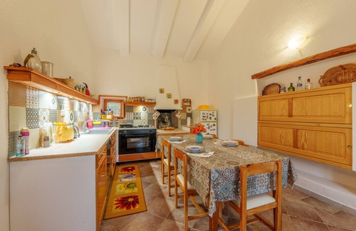 Sa Castangia House | Holiday Home 'Casa Vacanza Macciunitta' with Private Garden, Wi-Fi and Air Conditioning