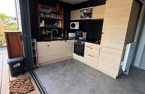 Pomerols House | Holiday Home 'Chalet Avec Piscine Couverte' with Shared Pool, Private Terrace and Air Conditioning