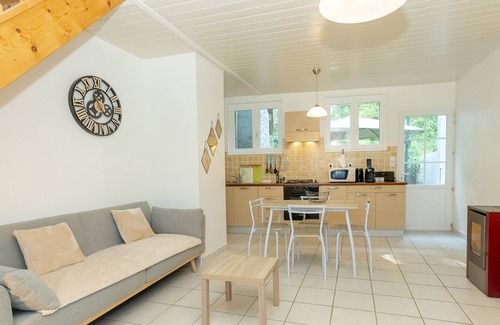 Chanaz House | Holiday Home 'Chez Roger' with Mountain View and Private Terrace