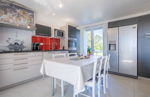 Meslan House | Holiday Home 'Corps de Ferme au Calme' with Garden