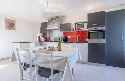 Meslan House | Holiday Home 'Corps de Ferme au Calme' with Garden