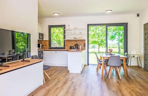 Balatonszarszo House | Holiday Home Daniel by Interhome