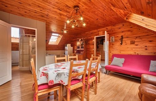 Treminis House | Holiday Home 'Des Granges' with Mountain View, Private Terrace and Wi-Fi