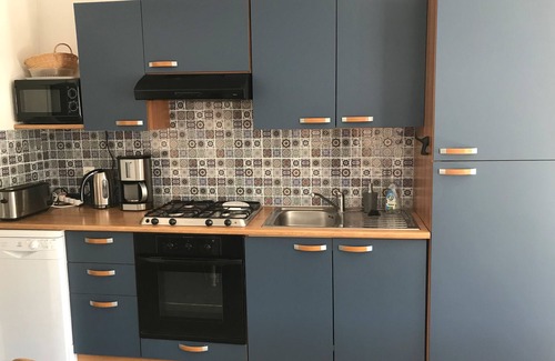 Luynes House | Holiday Home 'Domaine' with Shared Pool, Shared Garden and Wi-Fi