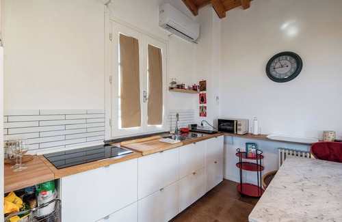 Colle di Compito House | Holiday Home 'Dulù - Luminoso Spazio' with Shared Garden, Balcony and Wi-Fi