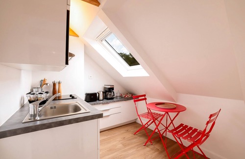 Loperec House | Holiday Home 'Équestre Du Dourdu Avec Spa' with Shared Garden and Wi-Fi