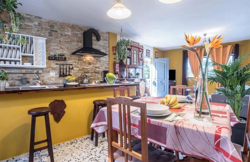 La Guancha House | Holiday Home ‘Finca Alejandrina’ with Sea View, Pool, Garden & Wi-Fi