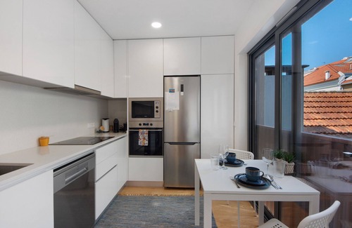 Aveiro House | Holiday Home 'Flor De Sá' with Balcony, Wi-Fi and Air Conditioning