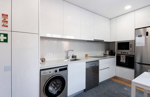 Aveiro House | Holiday Home 'Flor De Sá' with Balcony, Wi-Fi and Air Conditioning