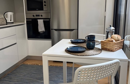 Aveiro House | Holiday Home 'Flor De Sá' with Balcony, Wi-Fi and Air Conditioning