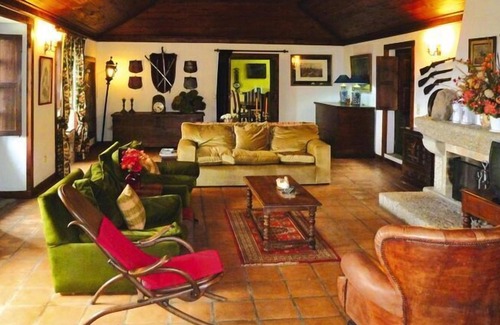 Varzea da Ovelha e Aliviada House | holiday home, Folhada