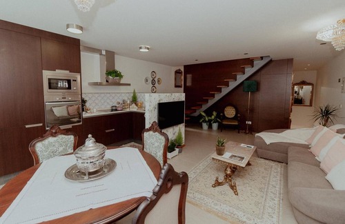 Ponte de Lima Bed & Breakfast | Holiday Home 'Fonte Do Pinheiro Boutique' with Mountain View, Wi-Fi and Air Conditioning