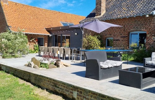 Oudezeele Cottage | Holiday home for 15 with garden and spa near Cassel