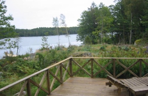 Astad House | Holiday home for two by the lake