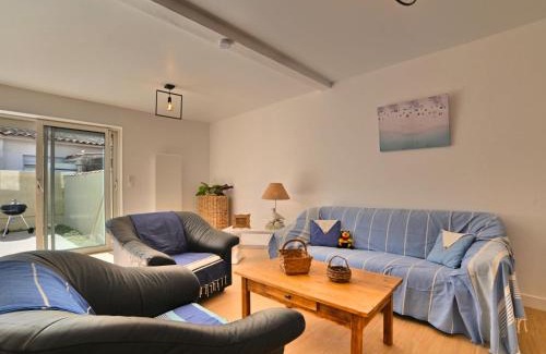 Le Chateau-d'Oleron House | Holiday Home La Picotelle by Interhome