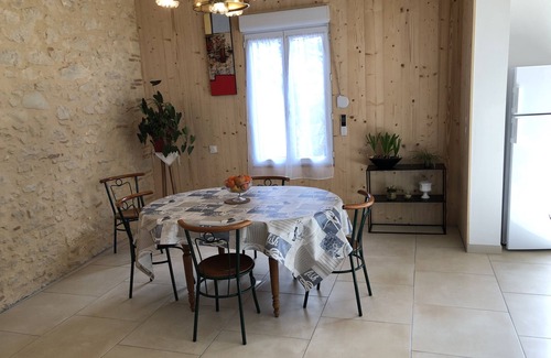 Villeneuve-sur-Lot House | Holiday Home 'Logement Plages' with Private Terrace, Wi-Fi and Air Conditioning