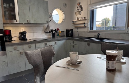 Pleumeur-Bodou House | Holiday Home 'Garogwen 4p By Madame Est Servie' with Private Terrace, Private Garden and Wi-Fi