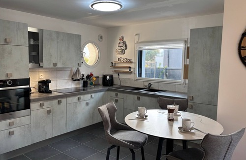 Pleumeur-Bodou House | Holiday Home 'Garogwen 4p By Madame Est Servie' with Private Terrace, Private Garden and Wi-Fi