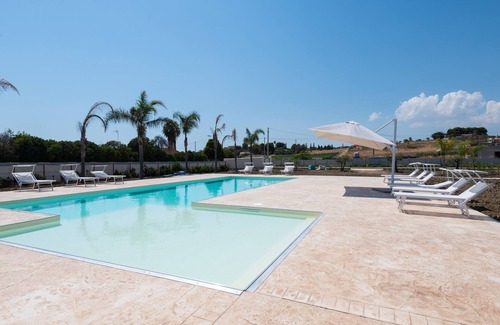 Menfi House | Holiday Home 'Gioberta 1' with Garden, A/C & Wi-Fi