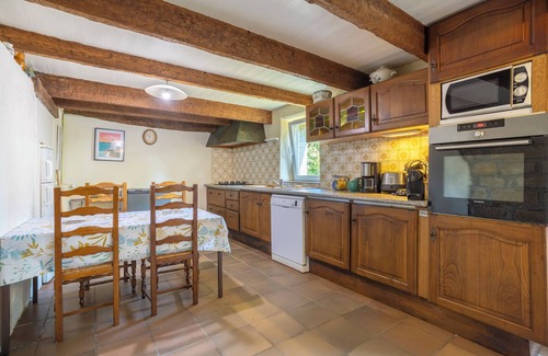 Briec House | Holiday Home 'Gîte De Kerho' with Private Garden and Wi-Fi