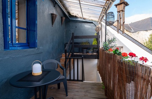 Josselin House | Holiday Home 'Gite Du Canal' with Private Terrace, Balcony and Wi-Fi