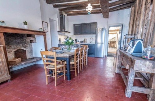 Venteuil House | Holiday Home 'Gîte La Voisine' with Private Terrace, Wi-Fi and Air Conditioning