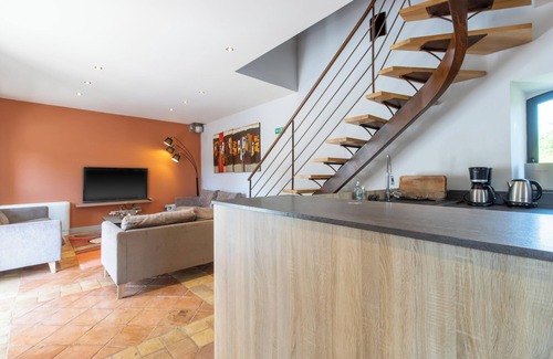 Lacave House | Holiday Home 'Gite Les Hauts De L'ouysse' with Private Pool, Wi-Fi and Air Conditioning