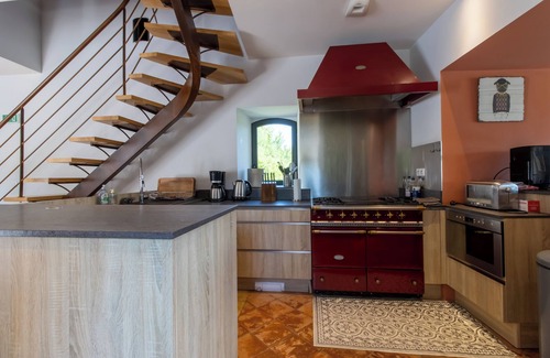 Lacave House | Holiday Home 'Gite Les Hauts De L'ouysse' with Private Pool, Wi-Fi and Air Conditioning