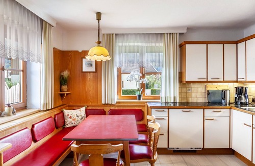 Leogang House | Holiday Home 'Haus Sinning' with mountain view, private terrace, garden and wifi