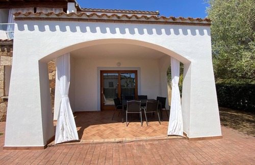 Budoni House | Holiday Home 'Il Mirto' with Sea View, Wi-Fi and Air Conditioning