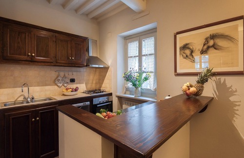 Pieve di Chio House | Holiday Home in Cortona with Pool & Garden