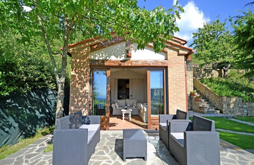 Pieve di Chio House | Holiday Home in Cortona with Pool & Garden