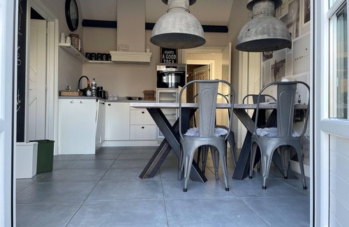 Cothen Ski Chalet | Holiday Home in Cothen by the Waterfront