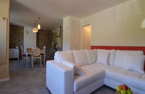 Harre House | Holiday Home in Fays with Sauna