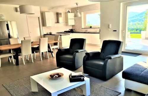 Leonforte House | Holiday Home in Leonforte with Private Pool