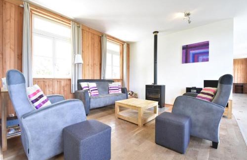 Cuzy House | Holiday Home in Luzy with Fenced Garden