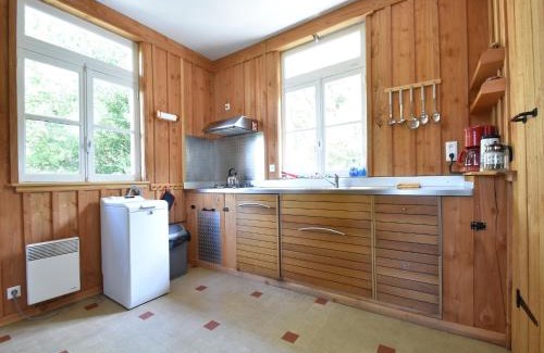 Cuzy House | Holiday Home in Luzy with Fenced Garden