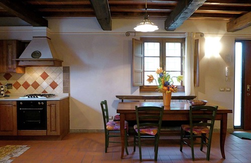 Montecarelli House | Holiday Home in Montecarelli with Pool