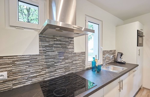 Mauroux House | Holiday Home in Mauroux with Pools & Vineyards