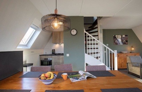 Plasmolen House | Holiday Home in Meeussen with Private Garden